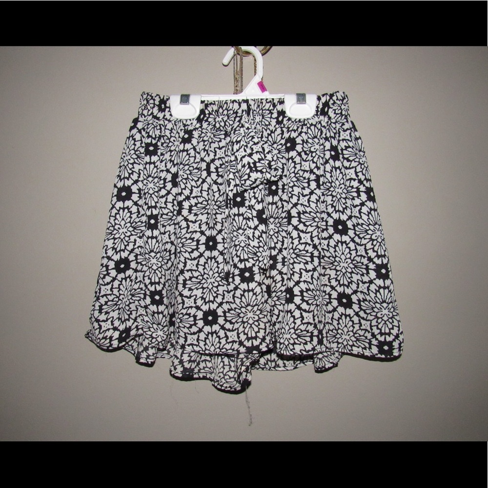 Black/white floral Shorts